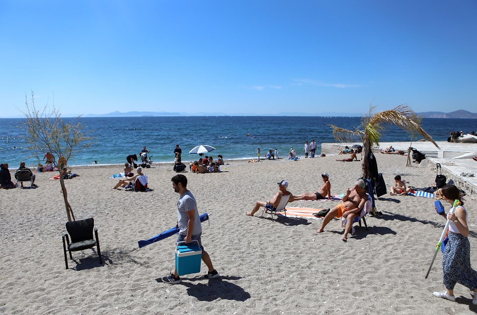 γεμάτες-οι-παραλίες-ξεκίνησαν-από-νω-562340728