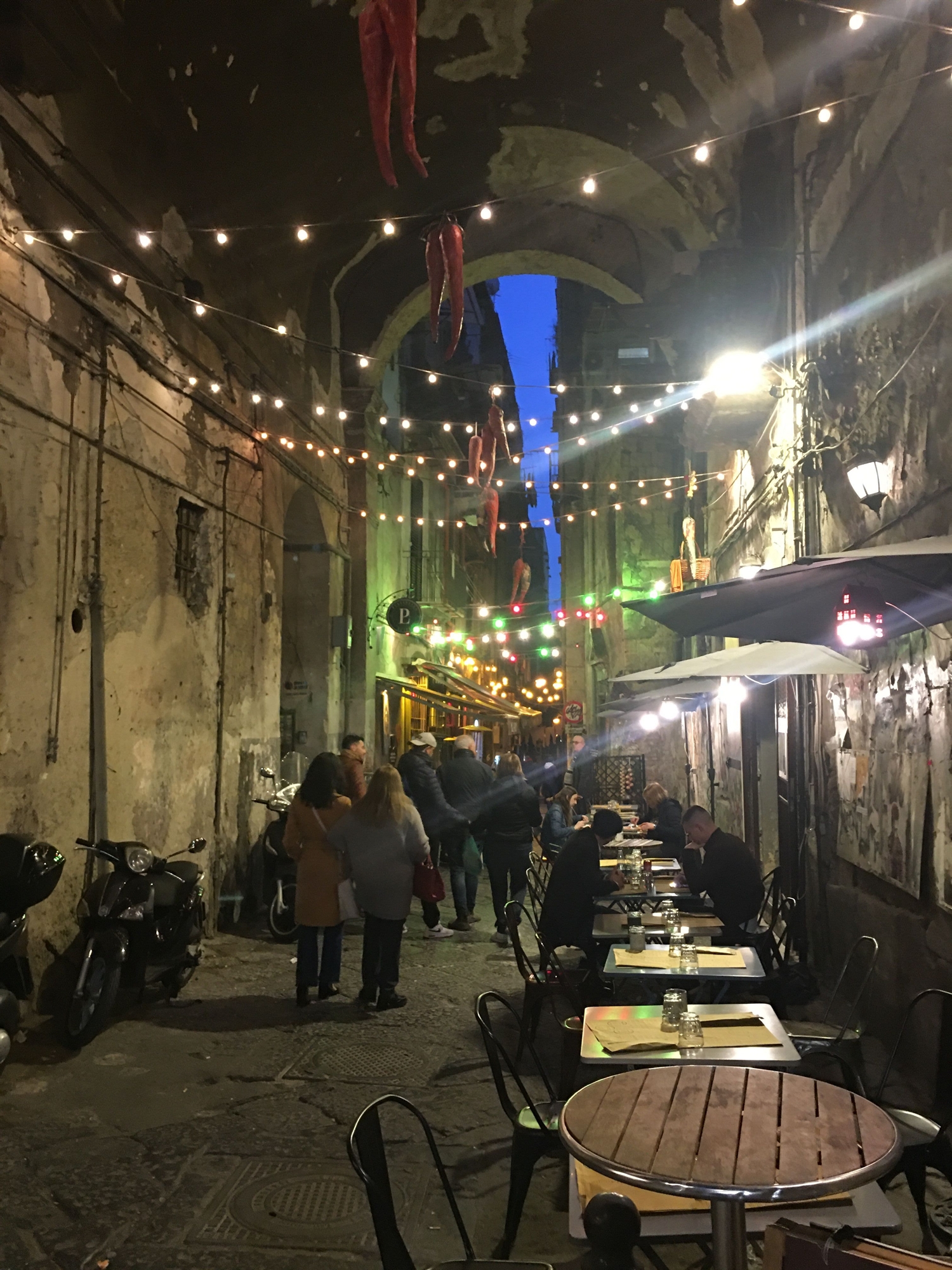 η-νάπολη-του-μαλαπάρτε-το-φάντασμα-μια-562338448