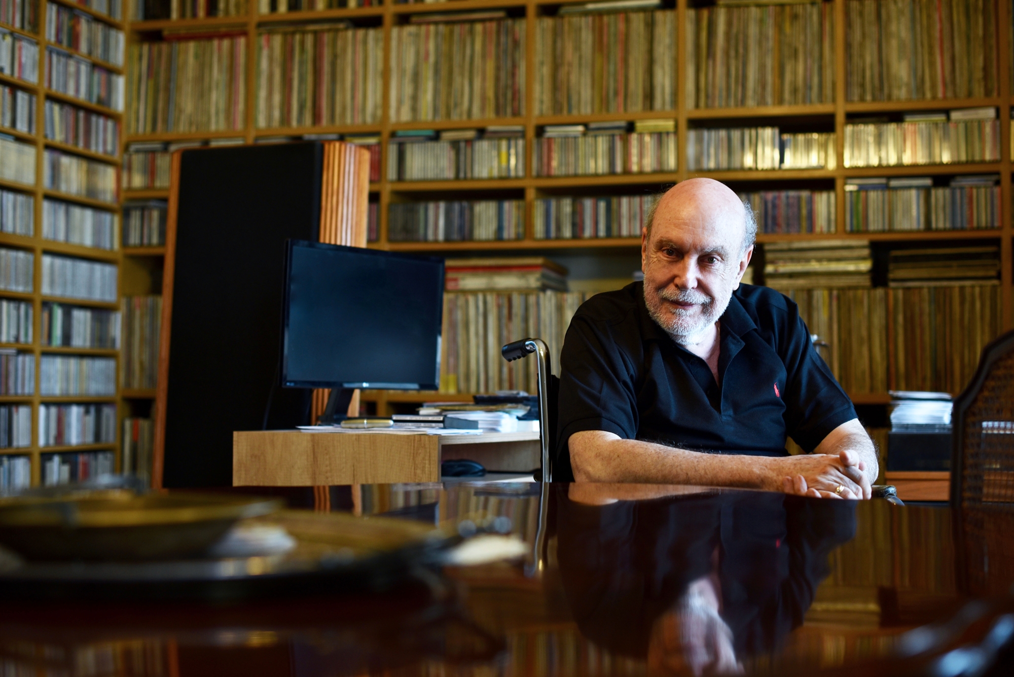 ενα-σπίτι-γεμάτο-βινύλια-562346161