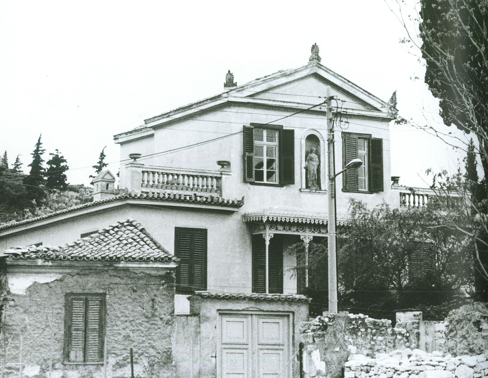 στοιχειωμένα-από-τη-γραφειοκρατία-562318111