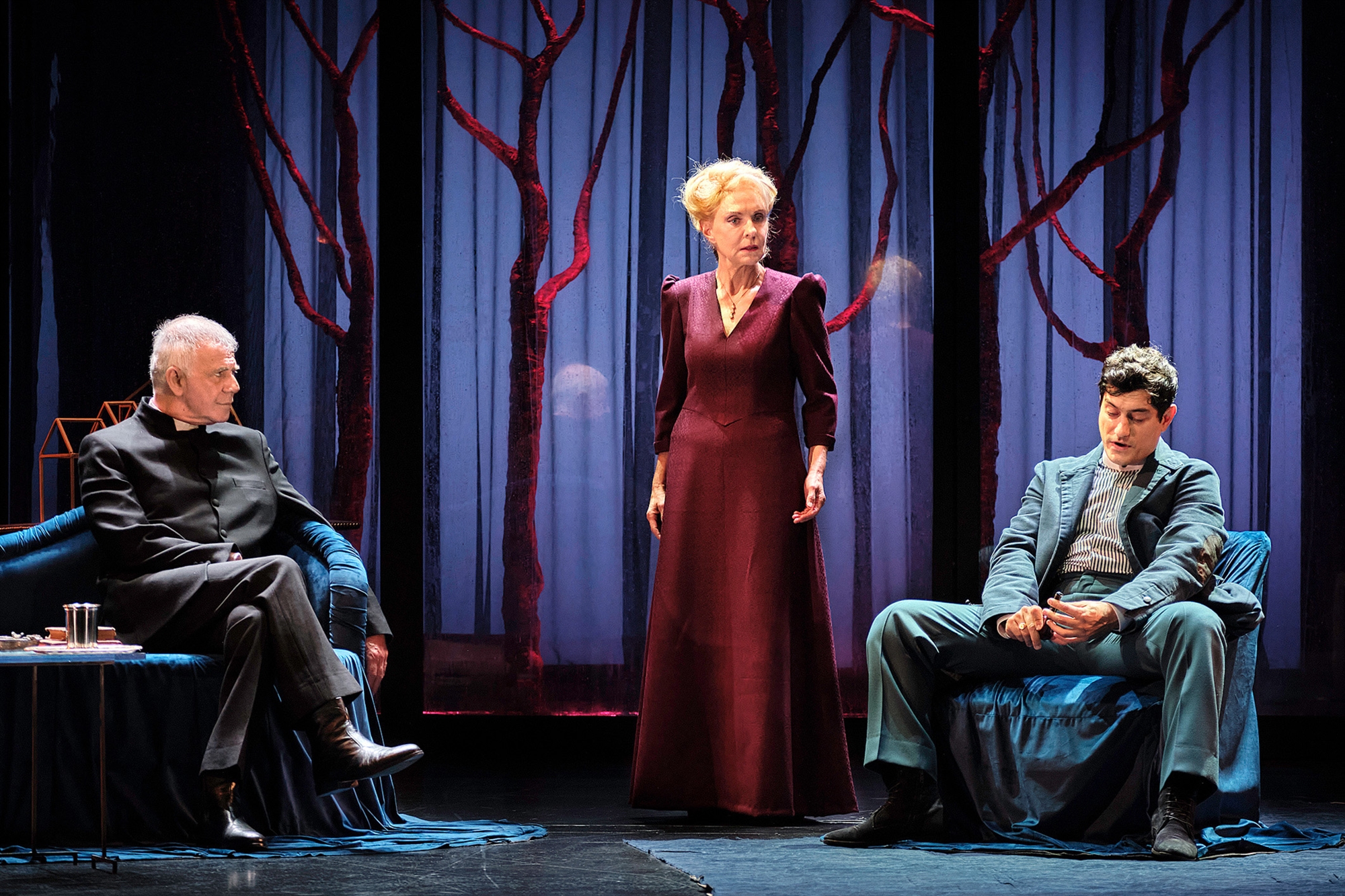 κραδασμοί-στις-θεατρικές-σκηνές-562337317