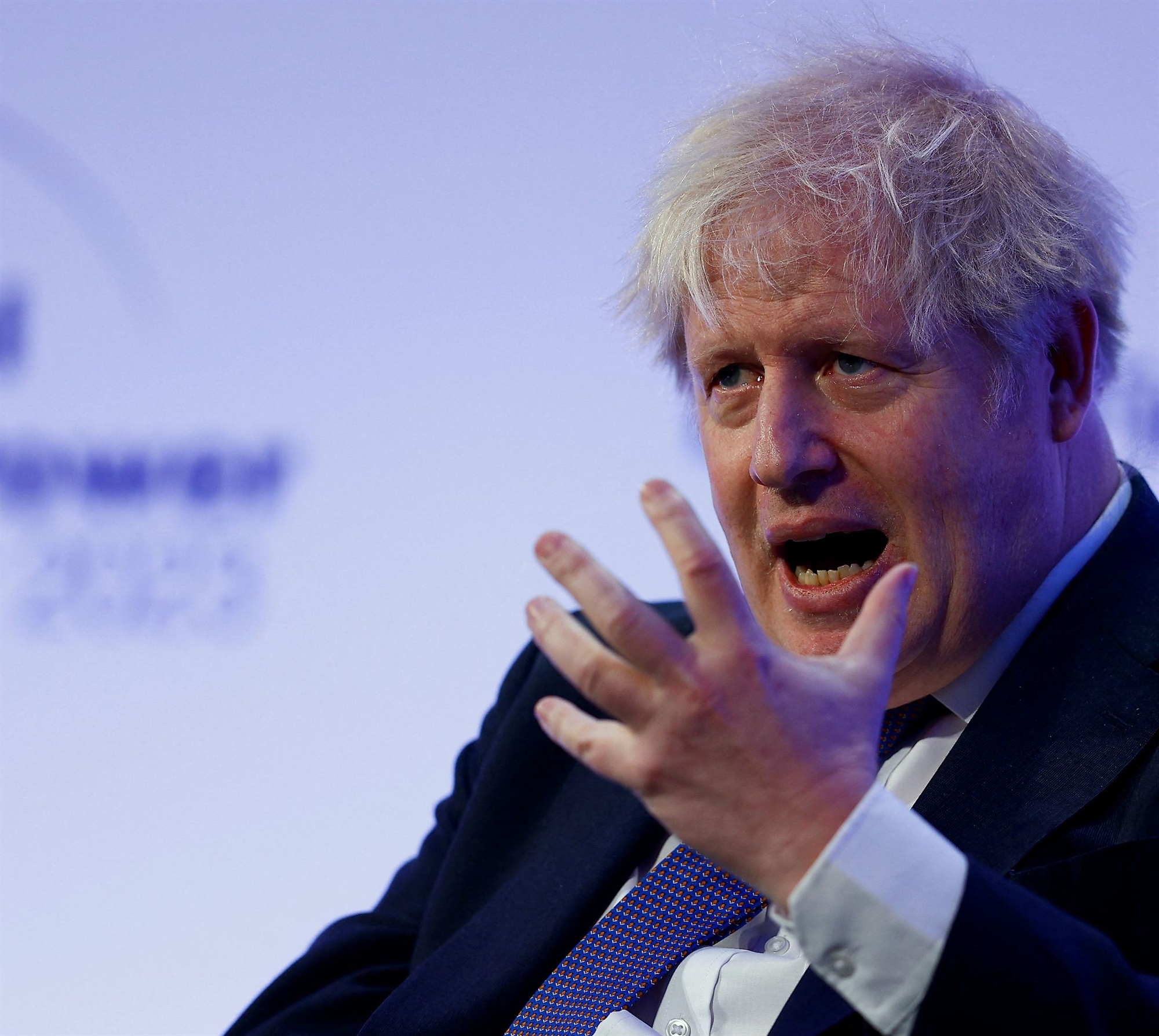 βρετανία-βολές-τζόνσον-εναντίον-σούν-562303642