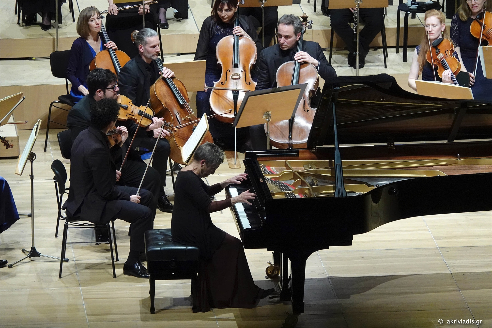 ποιητική-η-μαρία-ζοάο-πίρες-στο-τρίτο-562338604