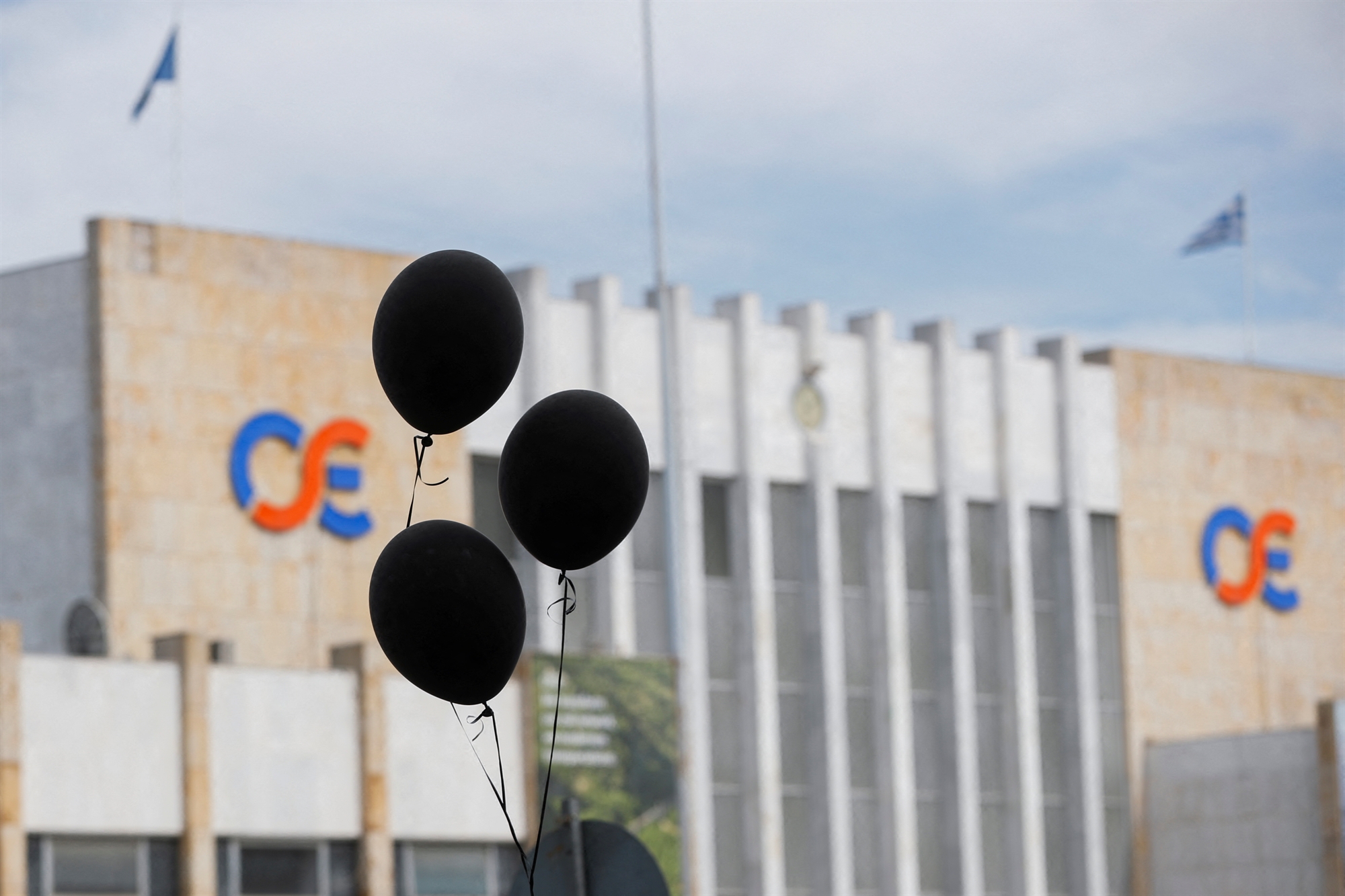 ο-βουβός-ασύρματος-που-ακόμη-πληρώνου-562317913