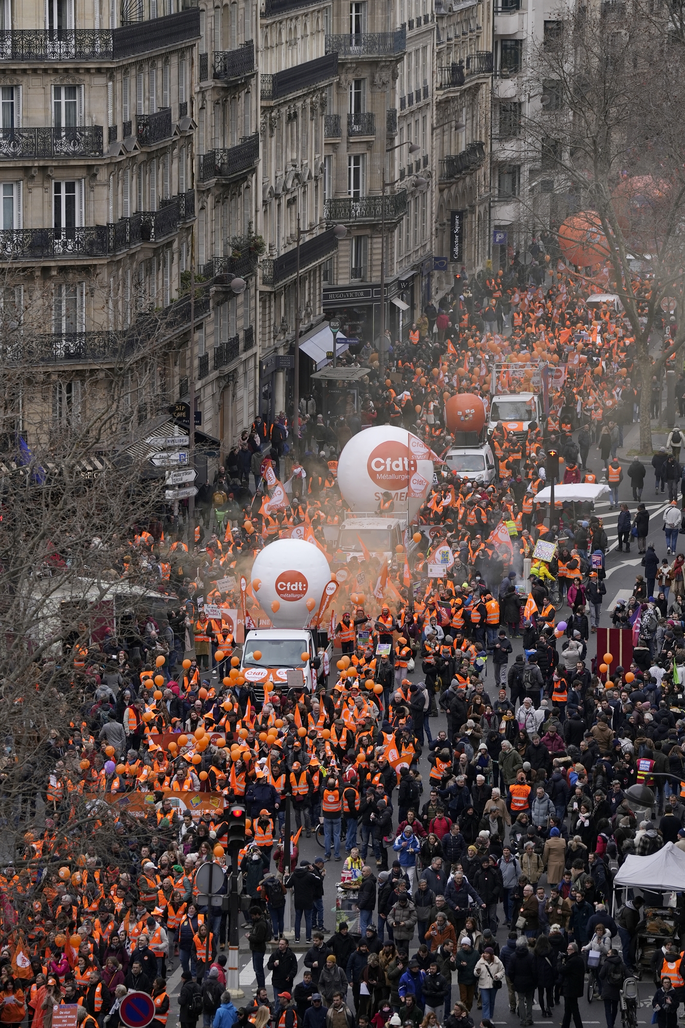 Παρέλυσε η Γαλλία για το συνταξιοδοτικό-1