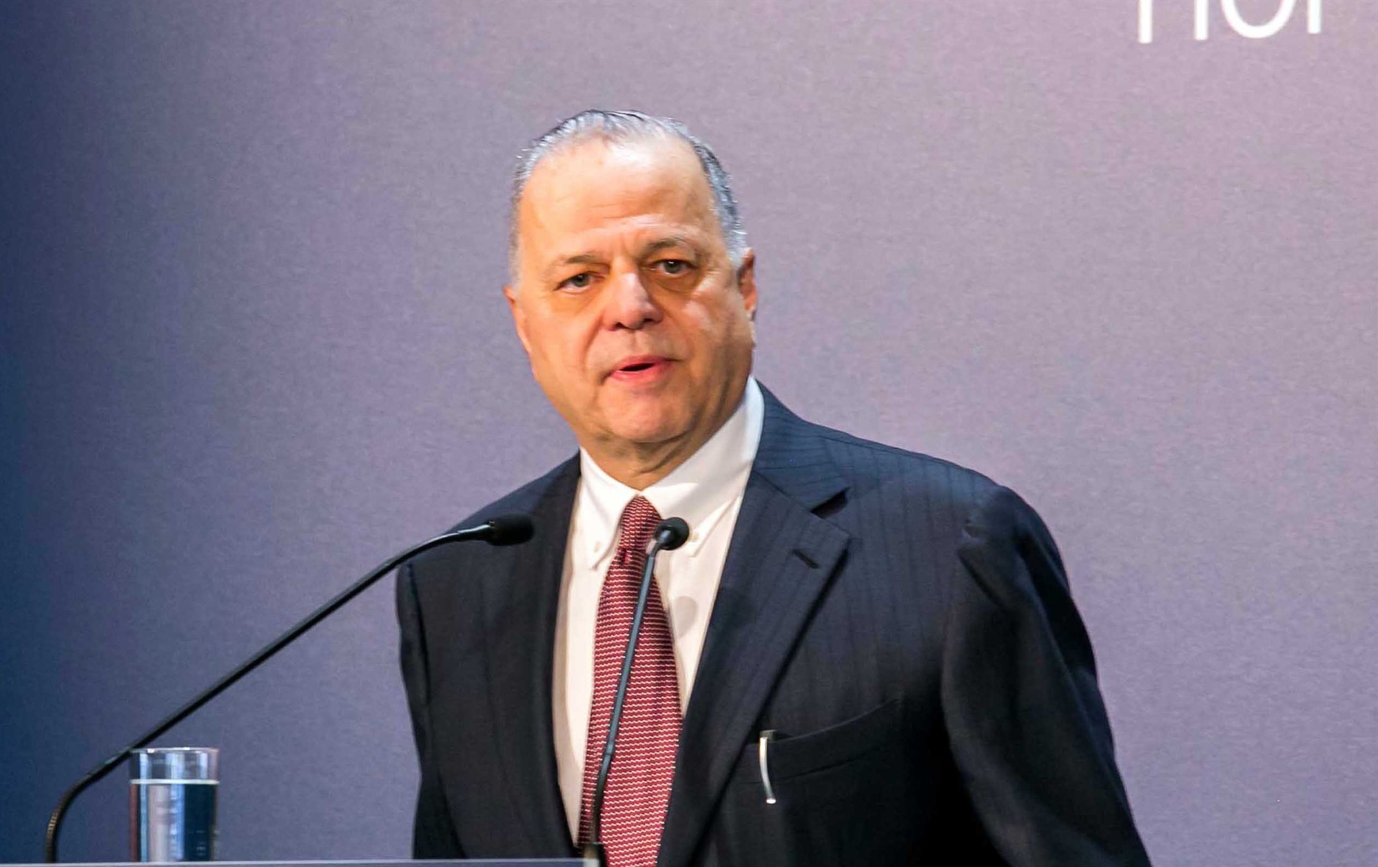 οι-βιομηχανίες-προτιμούν-τα-αμερικαν-562309765