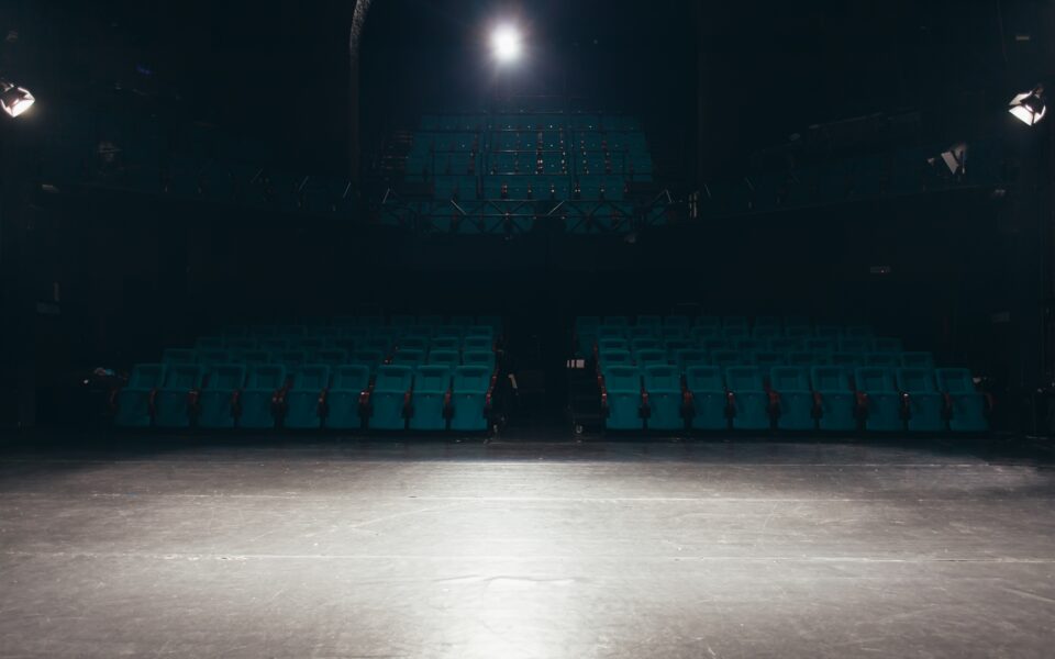 παραιτήσεις-και-κρίση-στο-θέατρο-τέχν-562300618