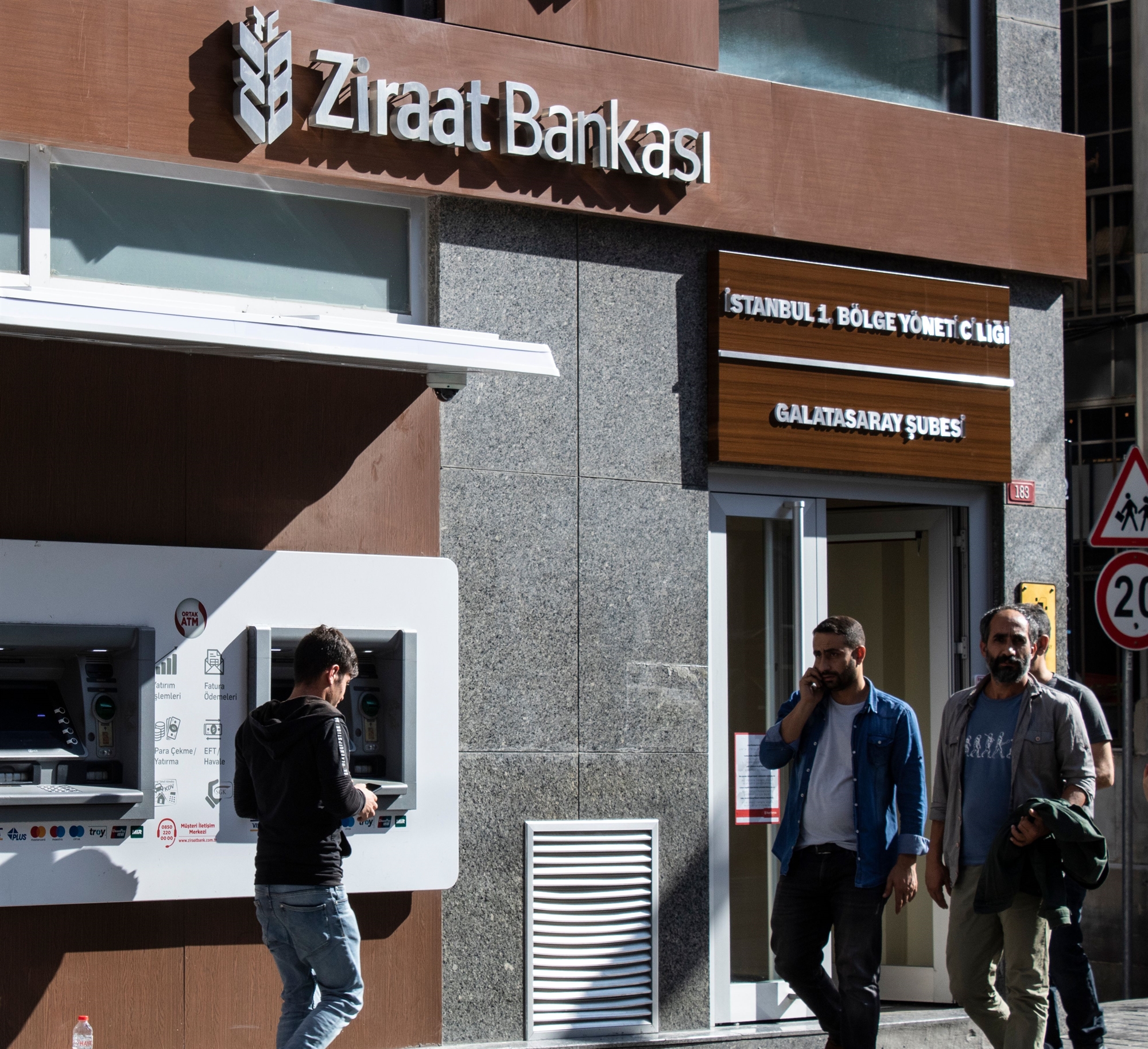 νέα-ένεση-κεφαλαίων-στις-τουρκικές-κρ-562333609