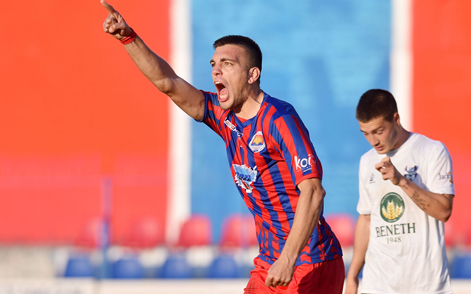 πρεσάρει-φορ-και-πτυχία-562320877