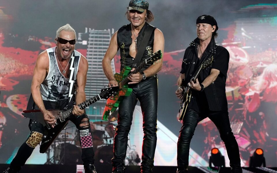 scorpions-12-άλμπουμ-κυκλοφορούν-σε-έγχρωμα-βιν-562304665