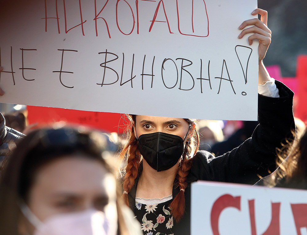 Ρούμενα Μπουζάροφσκα: Η φεμινιστική φωνή των Βαλκανίων-1