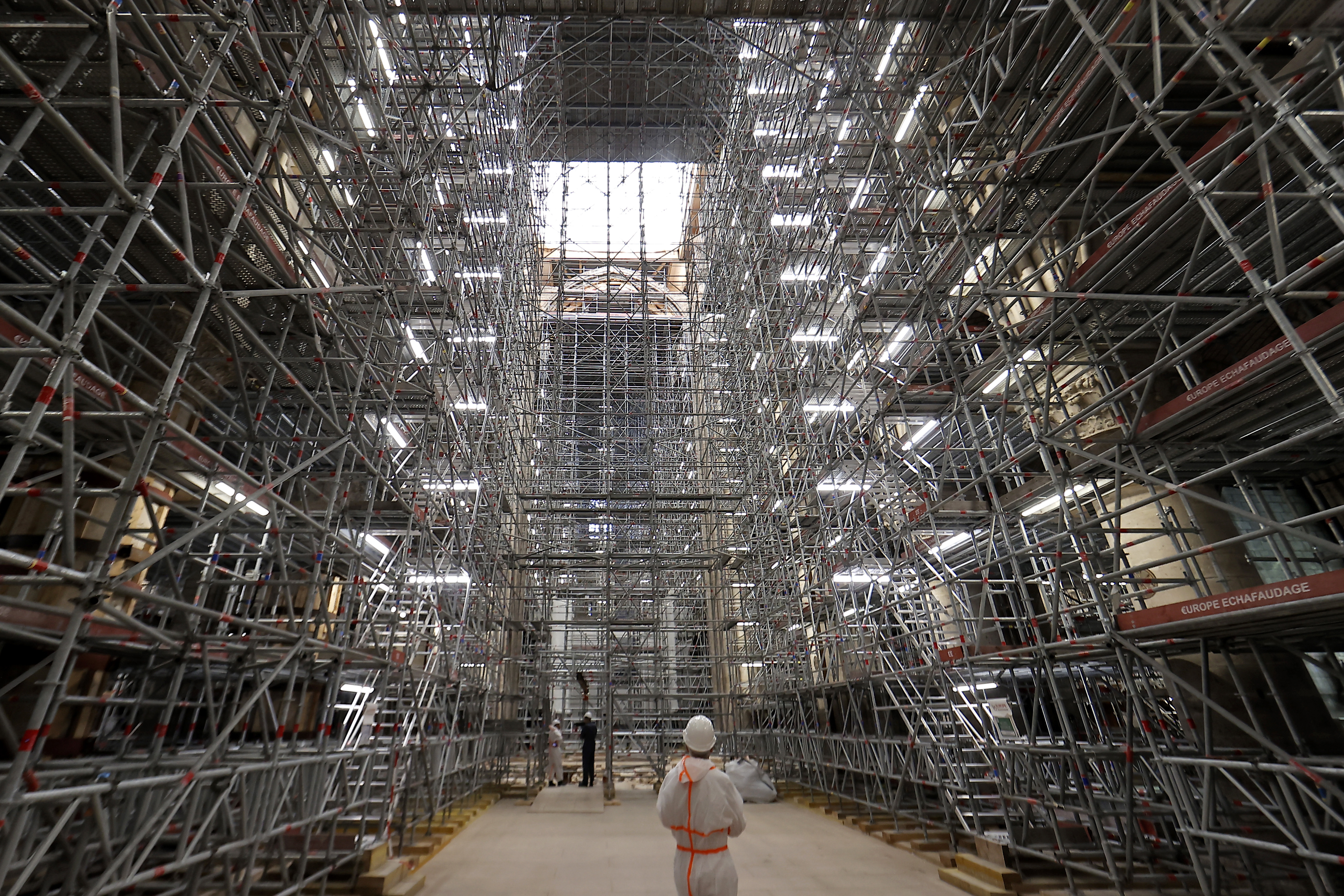 Νομική προσφυγή ακτιβιστών για τις «σημάνσεις στα αγγλικά» στη Notre Dame-1