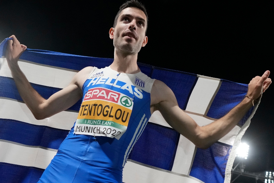 Μίλτος Τεντόγλου: Ιπτάμενος και τζέντλεμαν-2