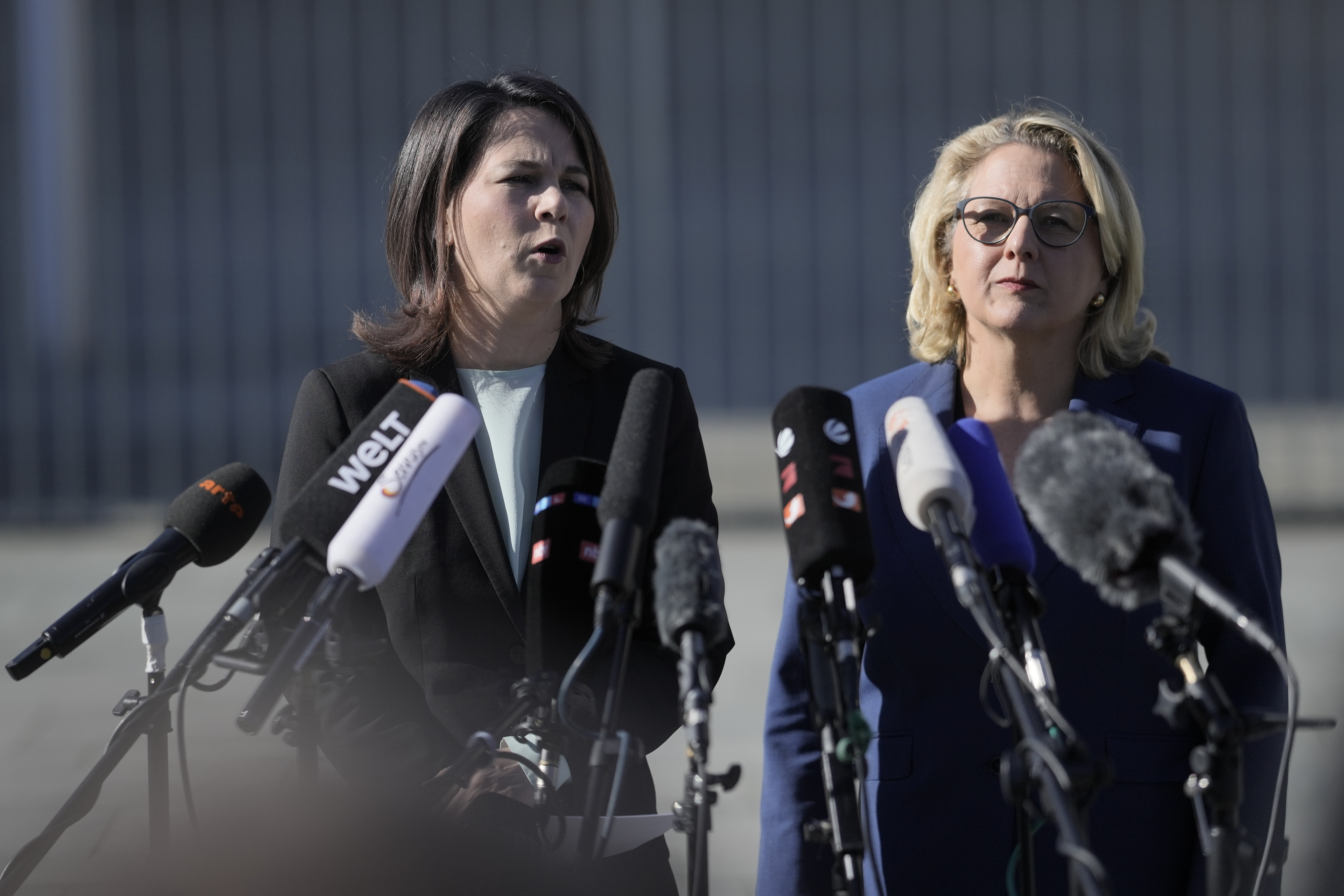 Φεμινιστική εξωτερική πολιτική: Τι διακηρύσσει ξανά και ξανά η Αναλένα Μπέρμποκ;-2