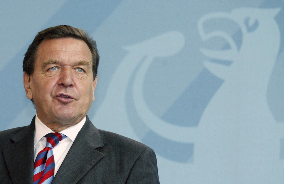 γκέρχαρντ-σρέντερ-παραμένει-μέλος-το-562302877