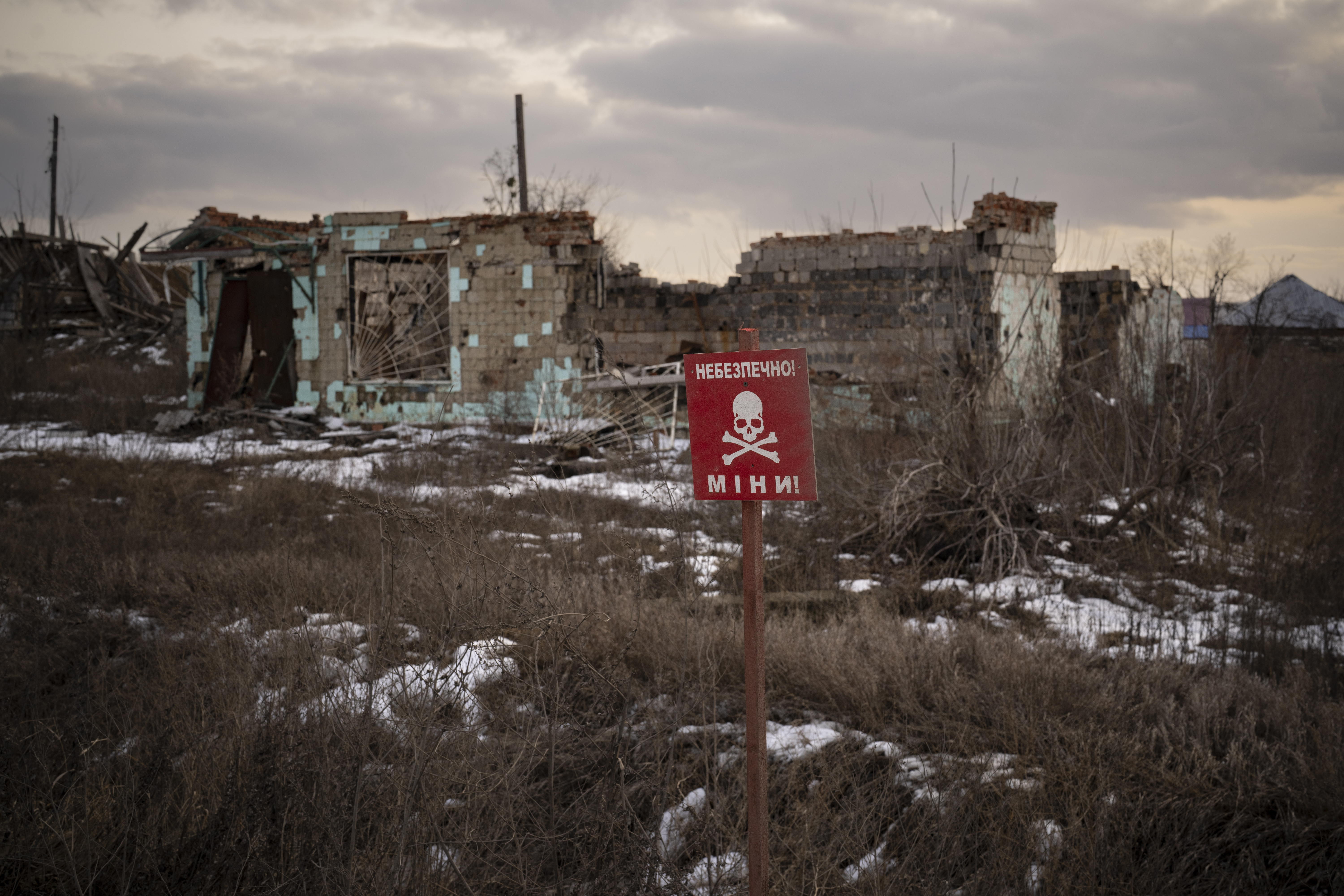 Πόλεμος στην Ουκρανία: Στο Ιζιούμ ακόμη μετρούν πληγές, νάρκες και «προδότες»-1