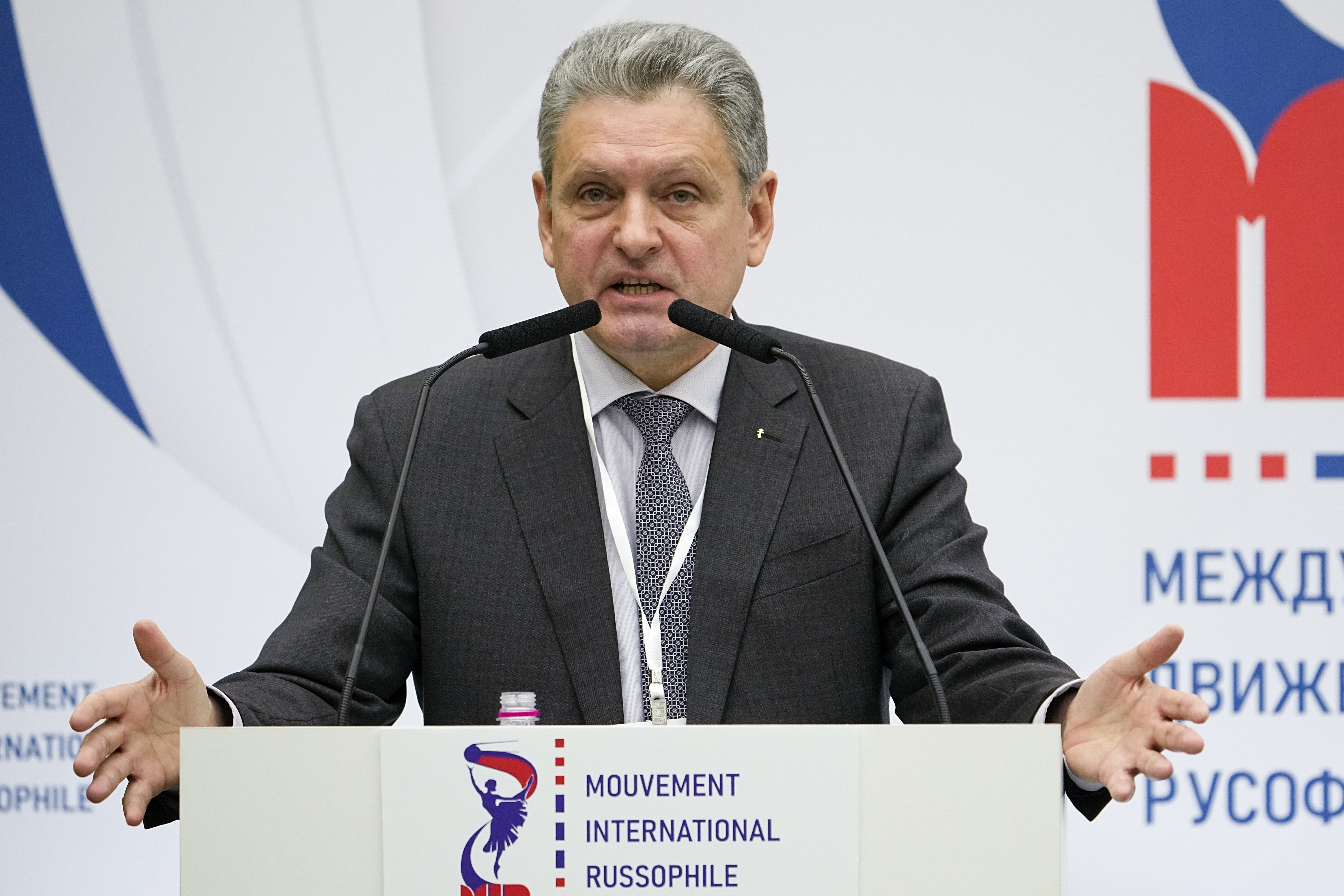 Guardian: Ο Στίβεν Σιγκάλ, η Ιταλίδα πριγκίπισσα, ο εγγονός του Ντε Γκωλ – Οι… φίλοι του Πούτιν-2