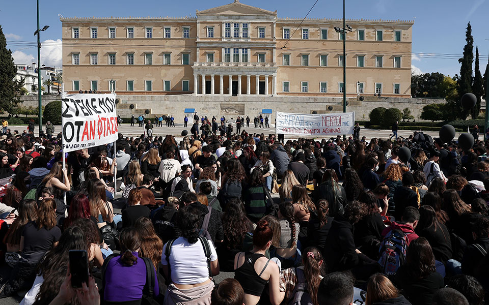 σε-απεργιακό-κλοιό-η-χώρα-την-τετάρτη-562308976