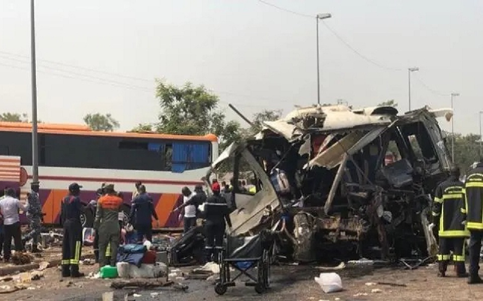 ακτή-ελεφαντοστού-15-νεκροί-σε-σύγκρουσ-562308019