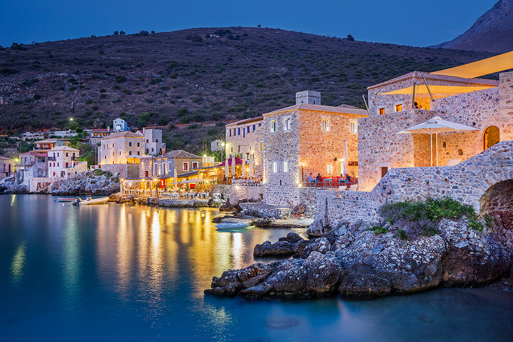 Πάσχα στη Μάνη: Άγρια ομορφιά, ιστορία και πλούσια έθιμα-2