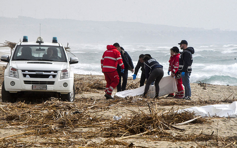 ιταλία-αφιξη-650-μεταναστών-και-προσφύγ-562341406