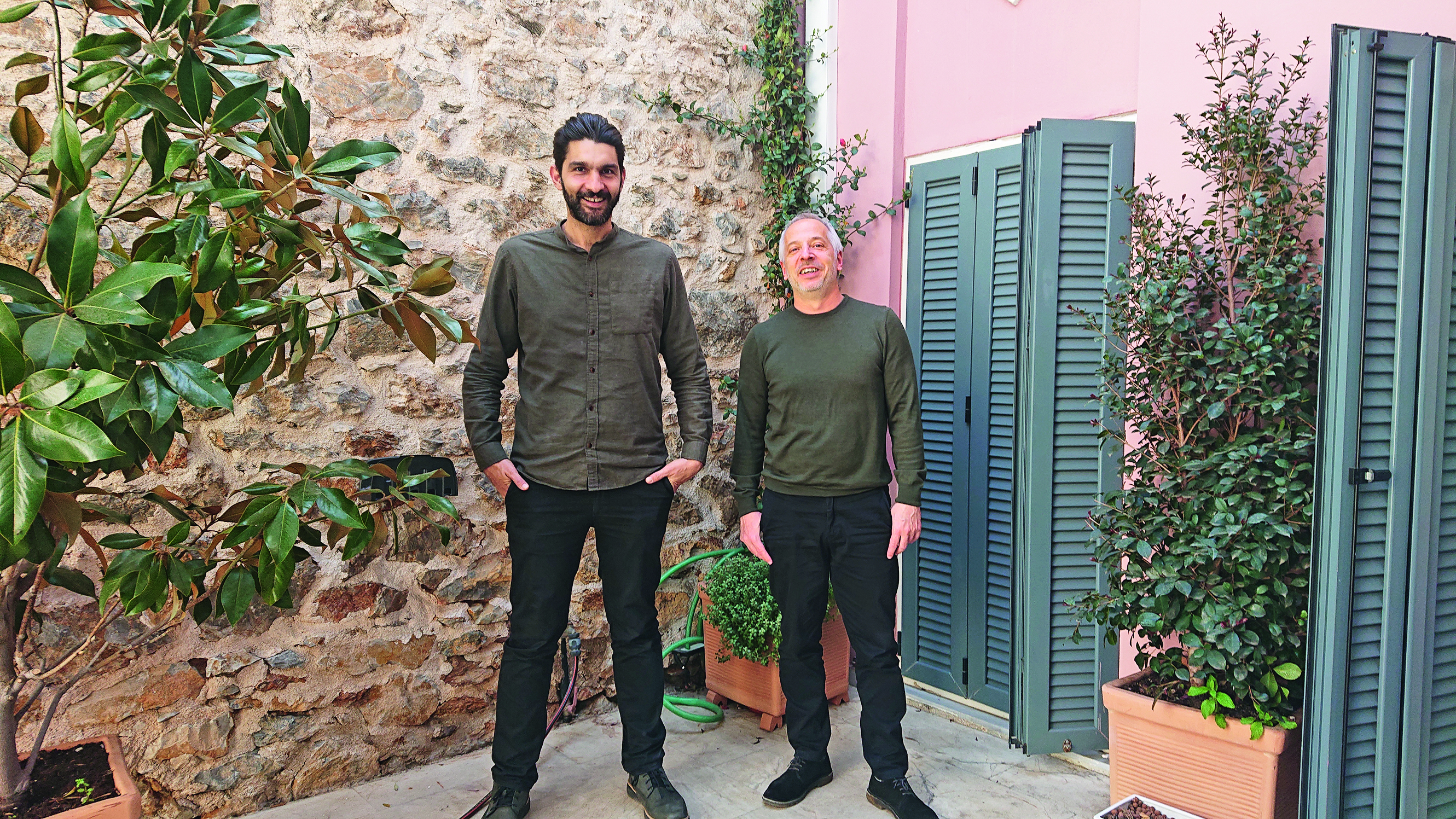 Ξεφυλλίζοντας «συνταγές ευτυχίας»-1