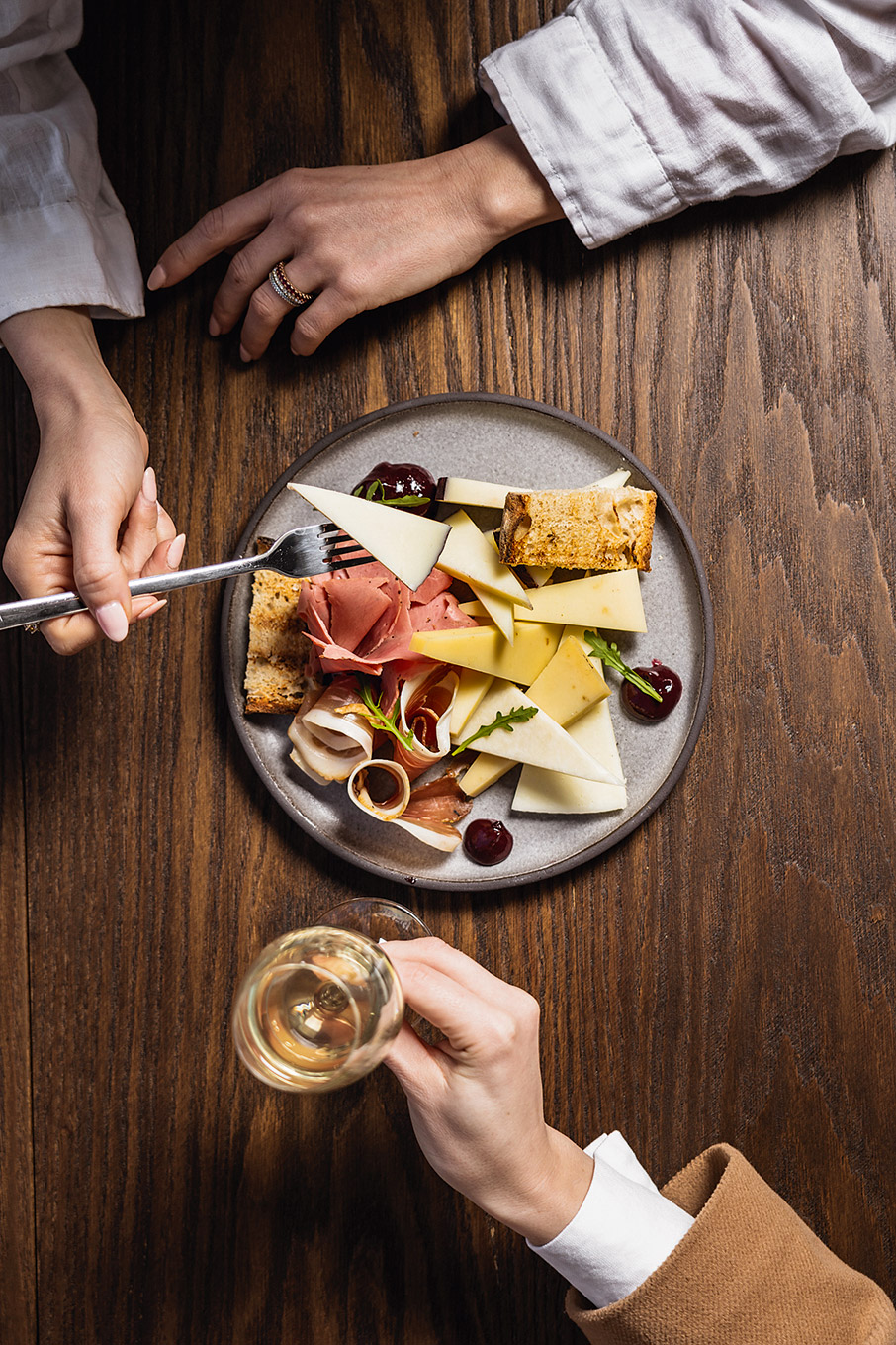 4 ολοκαίνουργια wine bars για ανοιξιάτικες εξόδους-3