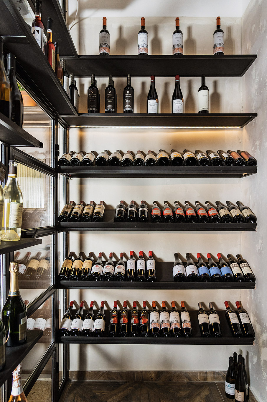 4 ολοκαίνουργια wine bars για ανοιξιάτικες εξόδους-4