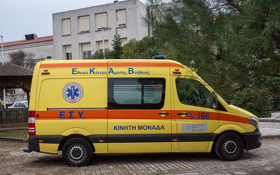 eνας-νεκρός-από-πτώση-οχήματος-στη-θαλά-562316758