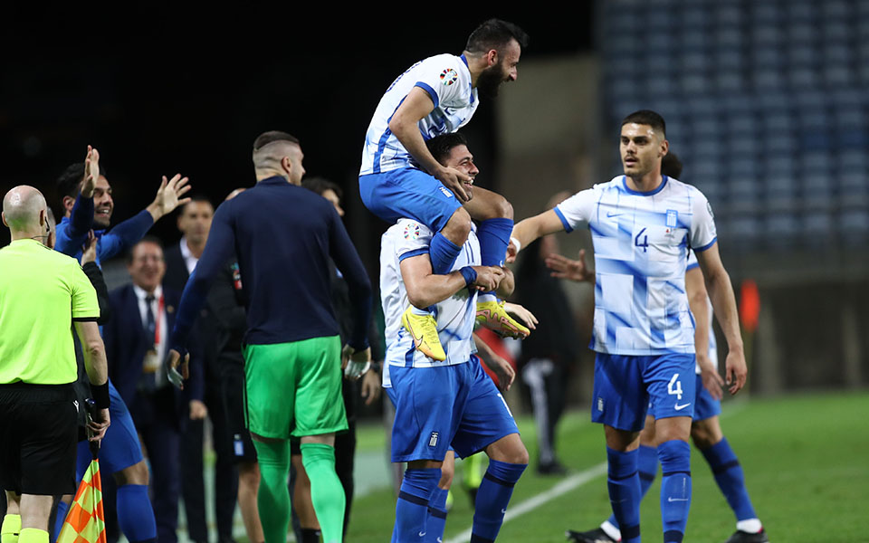 εθνική-ελλάδας-με-το-δεξί-στα-προκρι-562340185