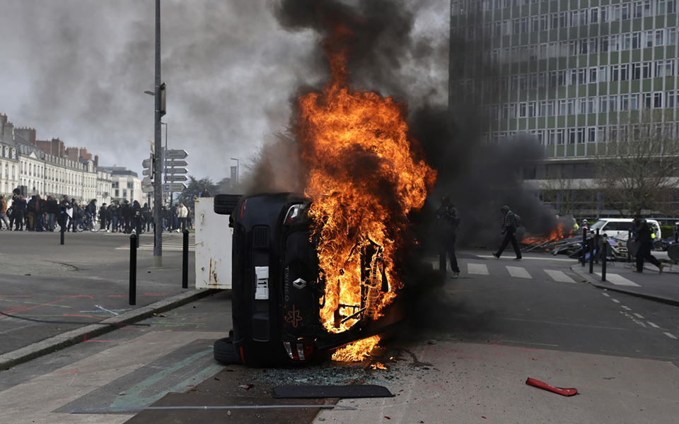 «Η Γαλλία είναι θυμωμένη» – Νέος κύκλος διαδηλώσεων και επεισοδίων-4