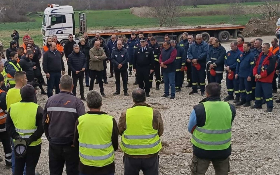 τέμπη-ενός-λεπτού-σιγή-από-πυροσβέστε-562307950