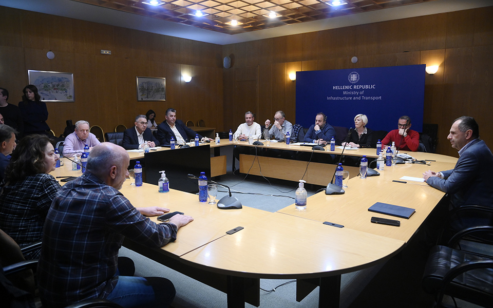 συζήτηση-γεραπετρίτη-με-τους-εκπροσώ-562315081