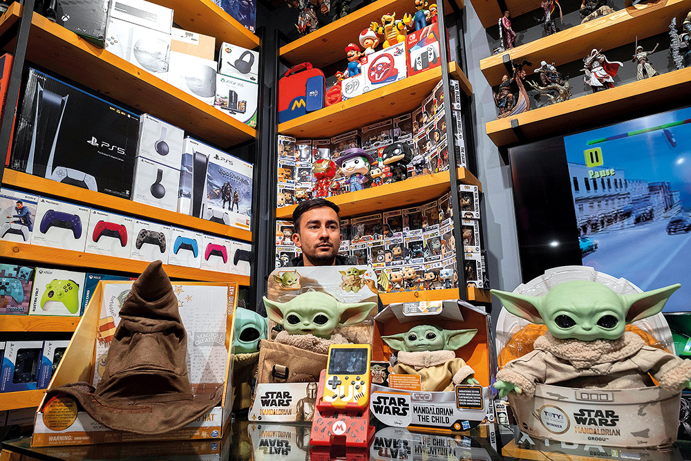 Ποιος μπορεί να αντισταθεί στο Baby Yoda;-1