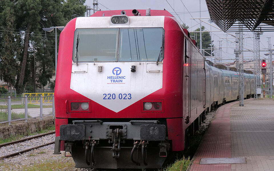 τραγωδία-στα-τέμπη-συνεχίζεται-η-απερ-562308877