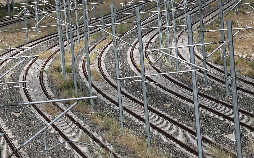 hellenic-train-χωρίς-τρένα-και-προαστιακό-και-το-σ-562317370