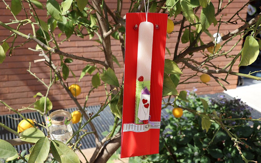 πασχαλινή-εορταγορά-λουλούδια-χρώ-562341247