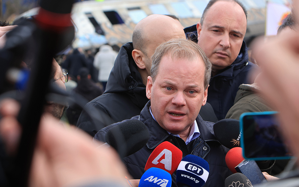 συριζα-για-παραίτηση-καραμανλή-ο-μητσ-562300987