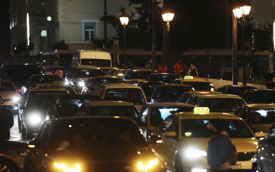 κίνηση-στους-δρόμους-μποτιλιάρισμα-σ-562303042