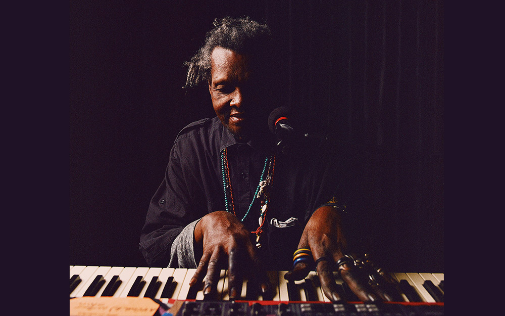 lonnie-holley-όταν-το-τραύμα-γίνεται-μουσική-562339414