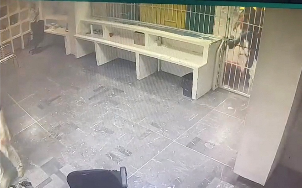 πυρκαγιά-σε-κέντρο-κράτησης-μεταναστ-562346512