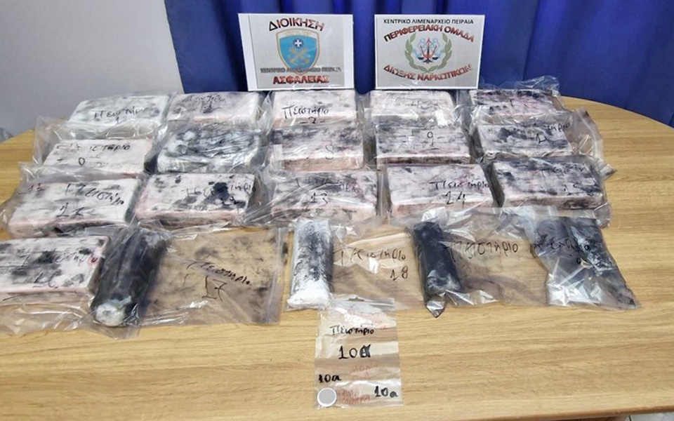 πειραιάς-17-κιλά-κοκαϊνης-εντοπίστηκαν-562349347