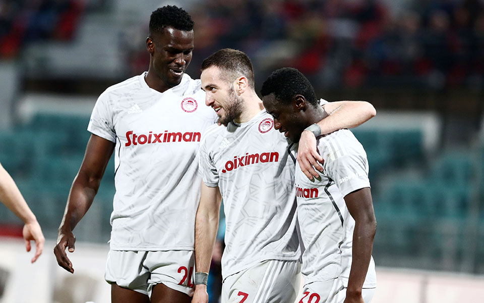 σούπερ-λιγκ-1-με-το-δεξί-στα-πλέι-οφ-ο-ο-562330198