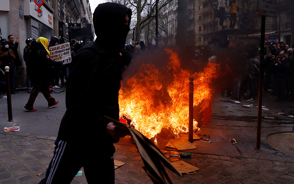 «Η Γαλλία είναι θυμωμένη» – Νέος κύκλος διαδηλώσεων και επεισοδίων-3