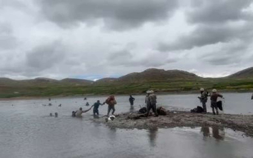 Περού: Εξι στρατιώτες πνίγονται προσπαθώντας να αποφύγουν διαδηλωτές-1