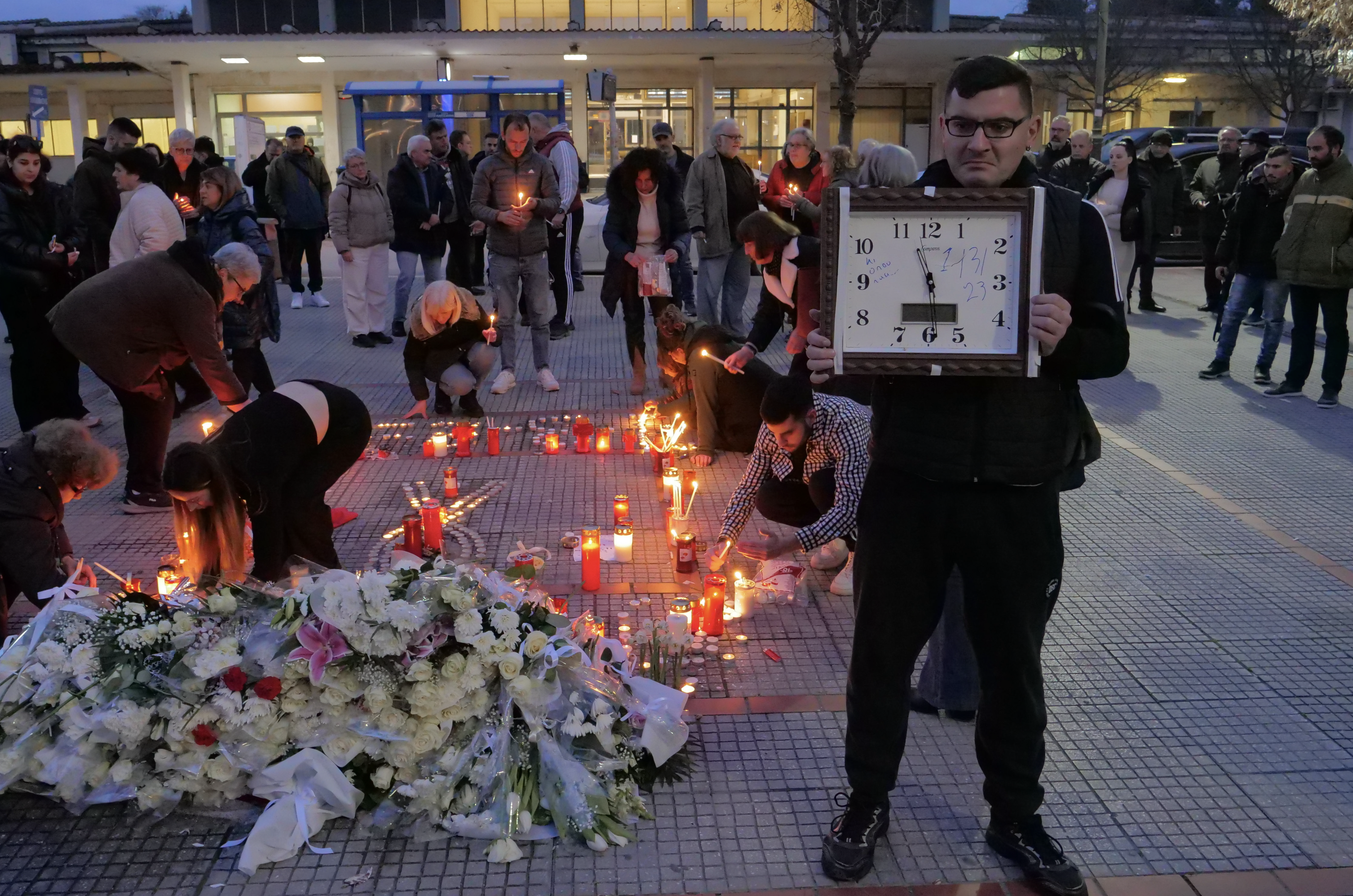 Σιωπηρή «κραυγή» στη Λάρισα – «Θέμα τύχης ήταν που ζούμε τόσα χρόνια;»-3