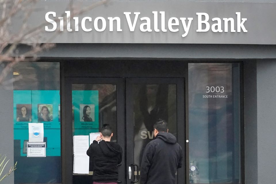 silicon-valley-bank-σε-επιφυλακή-το-δντ-για-τυχόν-επιπ-562320097