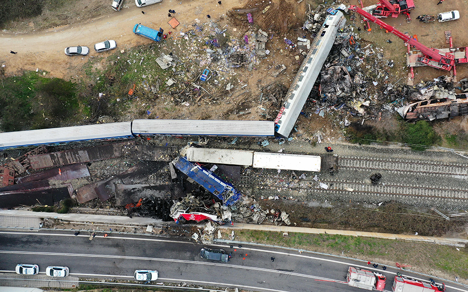 τέμπη-ελεύθερος-με-περιοριστικούς-όρ-562341718