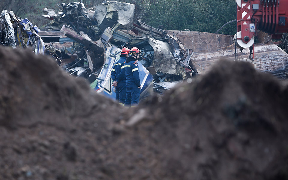 τραγωδία-στα-τέμπη-τα-τέσσερα-ερωτήμα-562304776