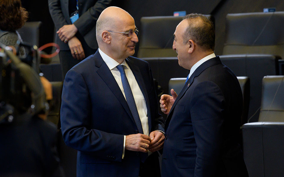 τηλεφωνική-επικοινωνία-δένδια-τσαβ-562309219